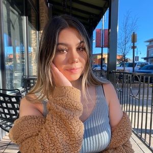 Meet your Posher, Alexis